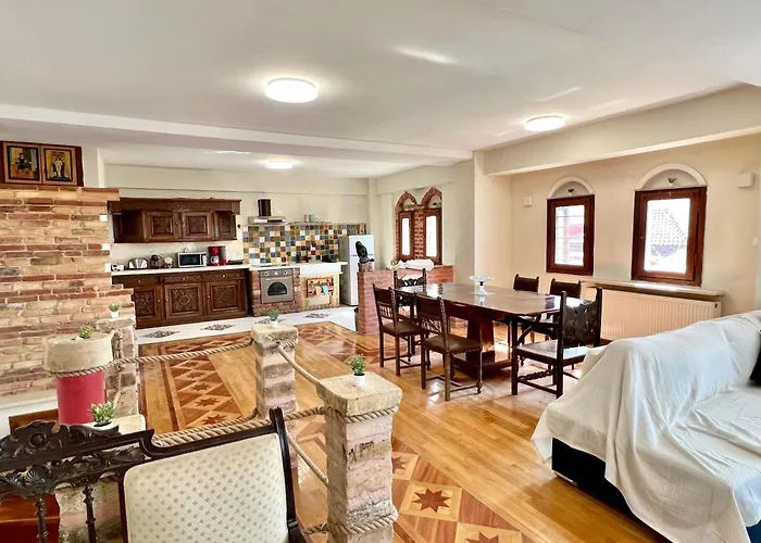 Elia Old Town Apartment